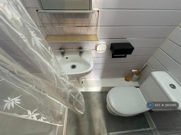1 bed House Share to rent Image 7