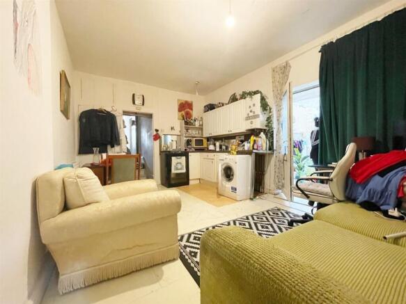 Lounge - Kitchen
