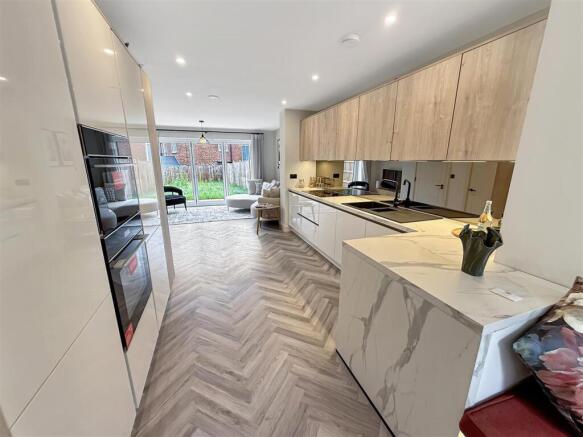 Kitchen2.jpg