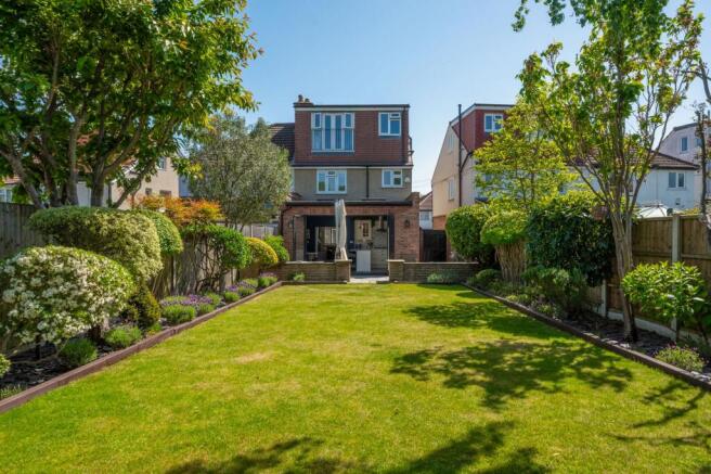 Woodland Gardens, Isleworth, TW7 photo 3