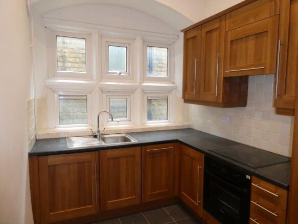 2 bed Apartment to rent Image 4