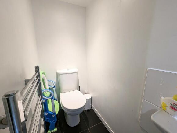 Cloakroom/wc