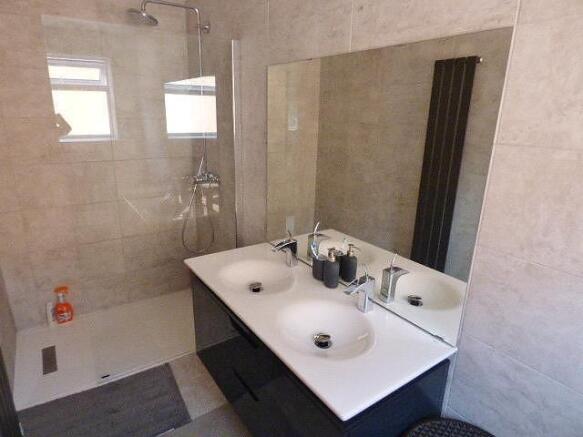 En Suite 1