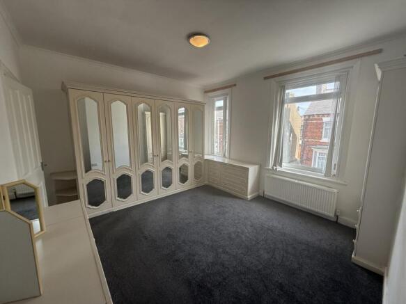 5 bed Semi-Detached for sale Image 6
