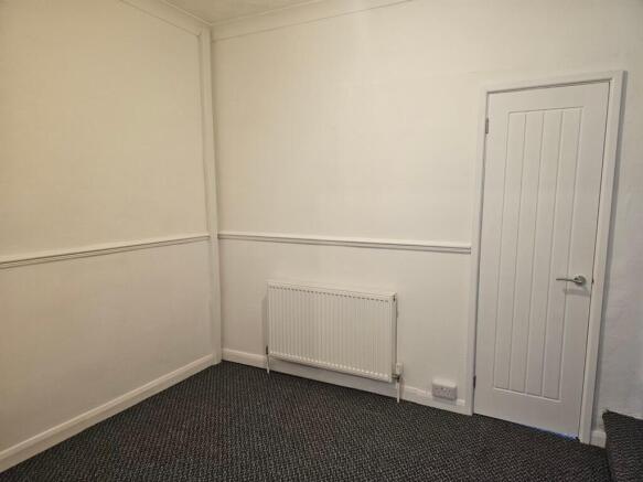 2 bed Terraced to rent Image 5