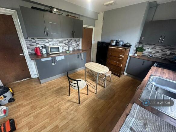 1 bed House Share to rent Image 4