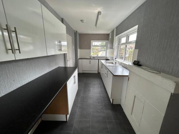 3 bed Semi-Detached to rent Image 5
