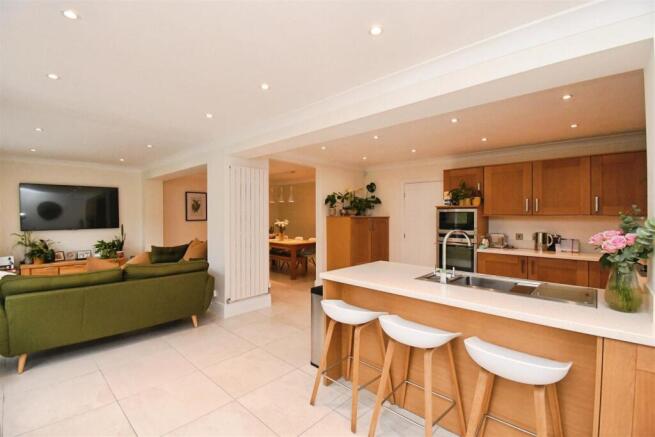 Open plan living / dining kitchen