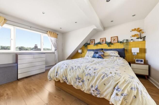 4 bed Detached for sale Image 9