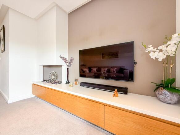 5 bed Detached for sale Image 10