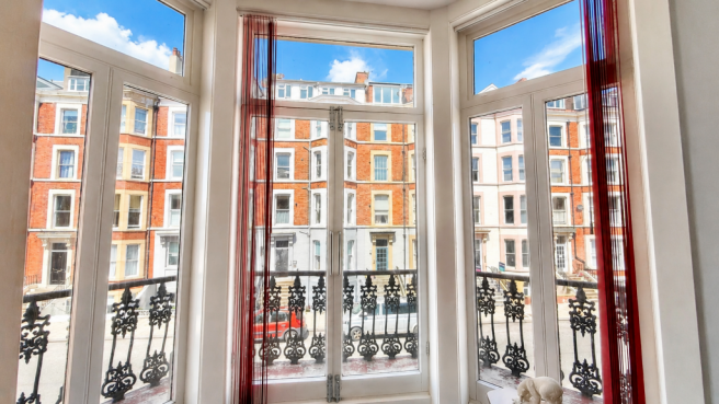 2 bed Flat for sale Image 5