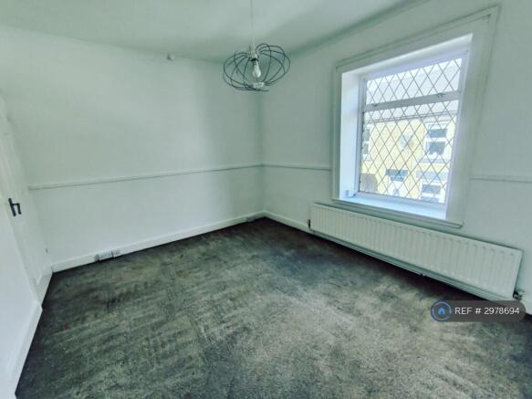 3 bed Terraced to rent Image 5