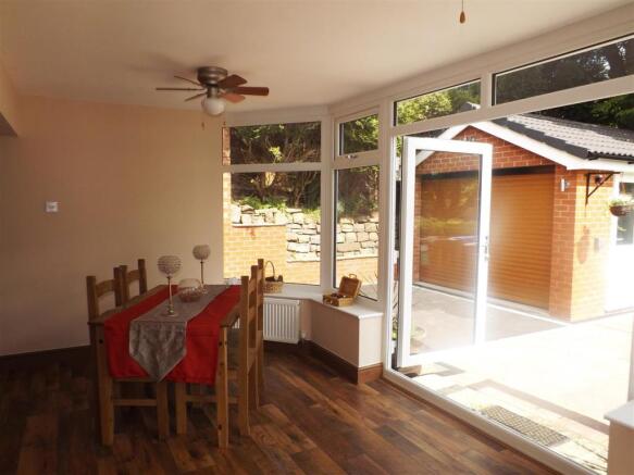 LOUNGE/DINING ROOM