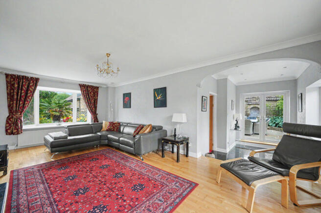 4 bed Detached for sale Image 5