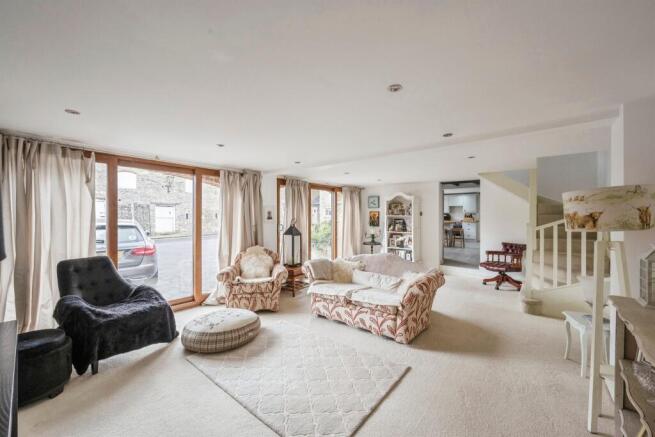 9 bed Detached for sale Image 10
