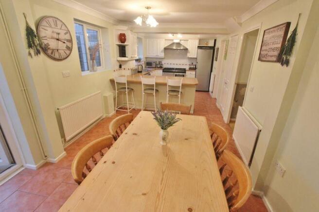 Kitchen/Dining...