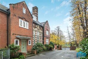 11, 128 Appleby Court, Aldermans Hill, London N13 4PE