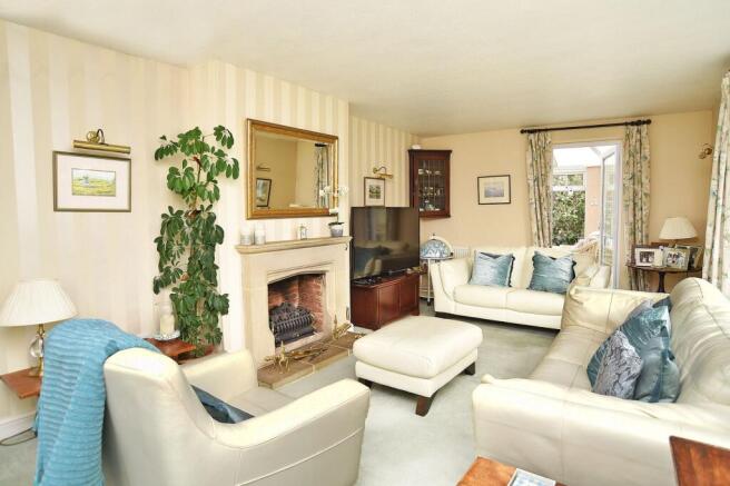 4 bed House for sale Image 6