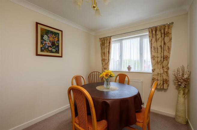 3 bed Semi-Detached for sale Image 9