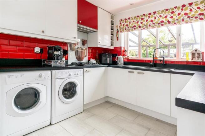 4 bed Detached for sale Image 7