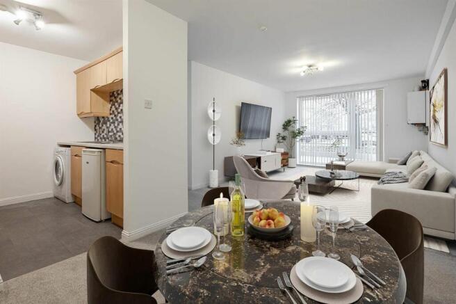 Lounge/Dining Area