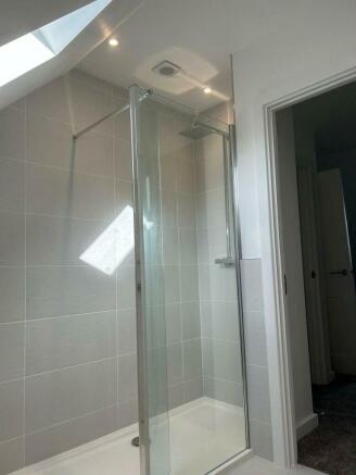 Ensuite Bathroom 