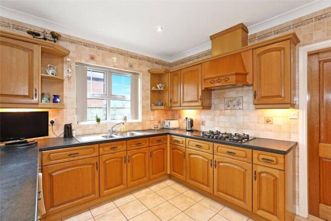 5 bed Detached for sale Image 5
