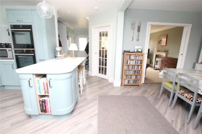 Kitchen & Dining