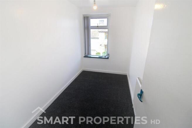 4 bed House to rent Image 10
