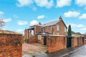 Upper Flat, Netherby, Hilton Road, Alloa FK10 3SG