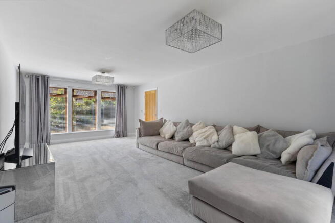 6 bed Detached for sale Image 12