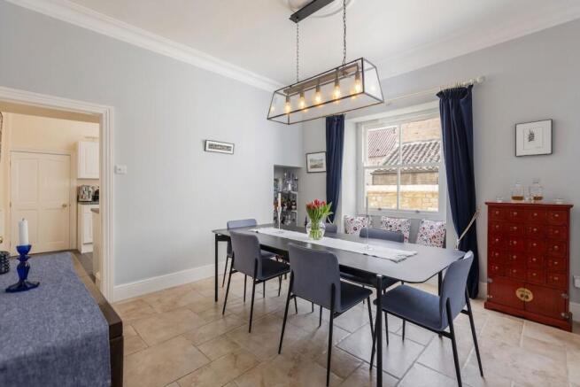 5 bed Semi-Detached for sale Image 4