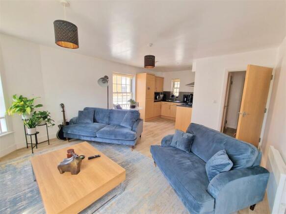Lounge - picture 2.jpg
