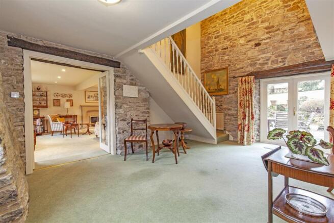 Dining Room-5.jpg