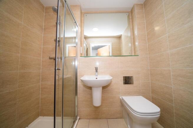 4 bed Apartment to rent Image 4