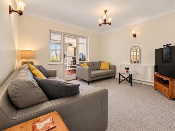 Kent Grove, Portchester photo 2