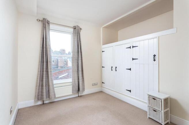 2 bed Terraced to rent Image 6