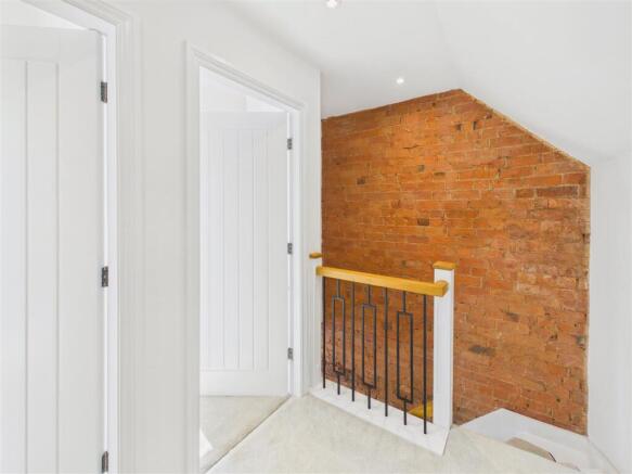 2 bed House for sale Image 5