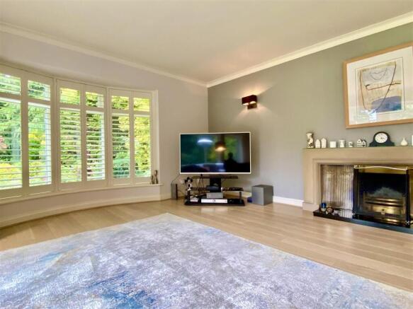 5 bed Detached to rent Image 6