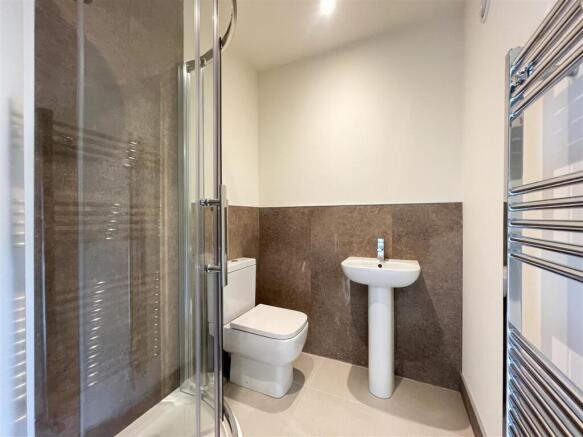 4 bed Mews to rent Image 10