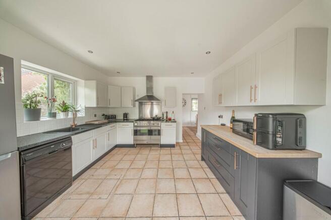Victoria Road, Haywards Heath, RH16 photo 4