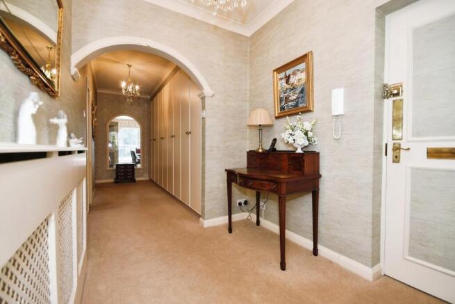 3 bed Flat for sale Image 10