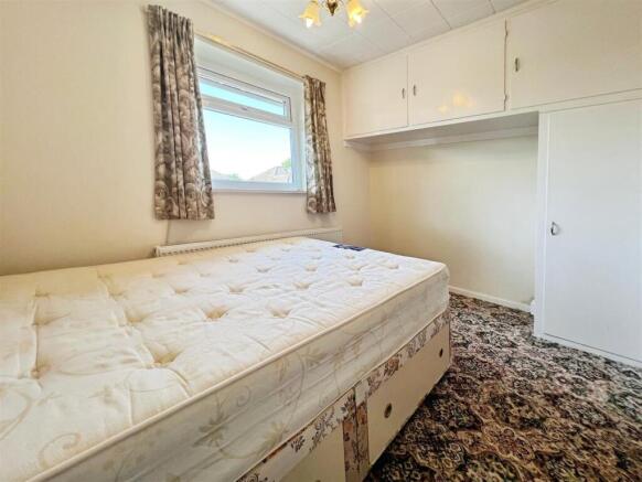 2 bed Semi-Detached Bungalow for sale Image 12