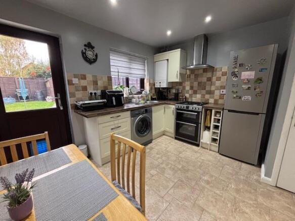 Kitchen Diner (2).jpg