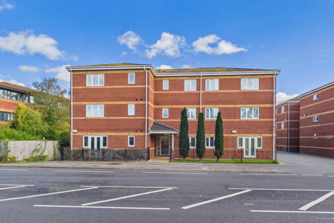 2-bed flat on Bristol Road, Quedgeley, Gloucester, GL2, £160,000