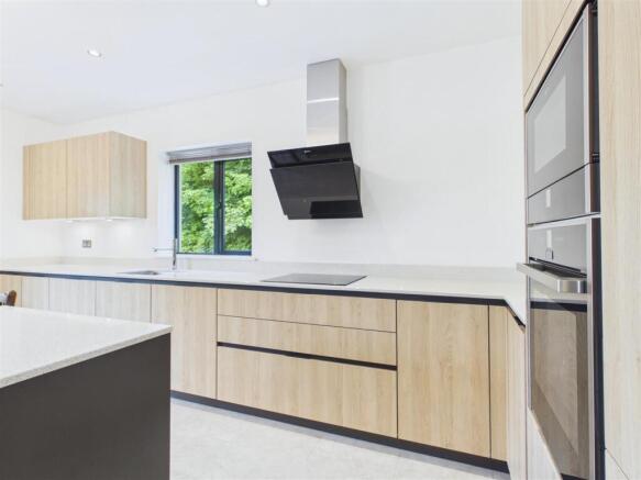 2 bed Apartment for sale Image 5