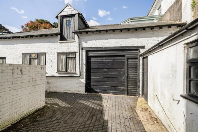 Garage/Parking