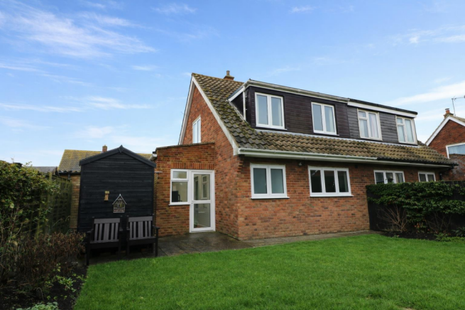 Suburban garden on a sunny day.png