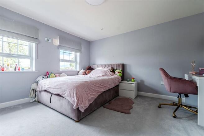 5 bed Detached for sale Image 9