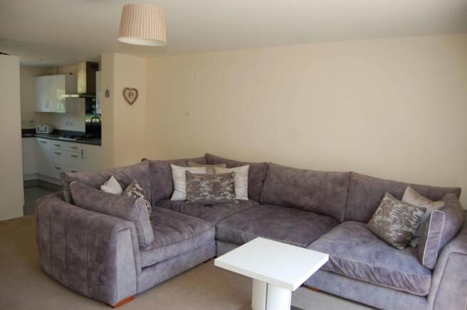 LOUNGE / DINING ROOM